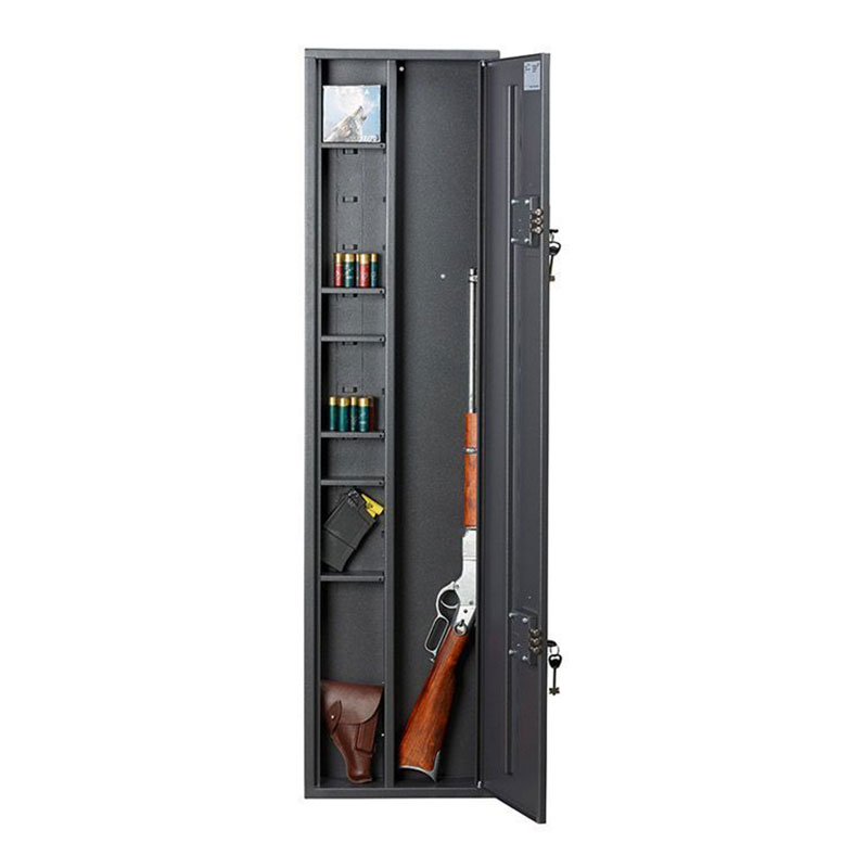 Сейф для оружия открыт в складе за 1650 долларов.